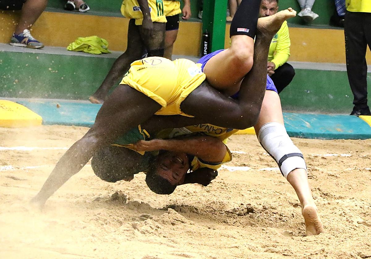 Sonko Mansour el nuevo DC galdense en luchada de la pasada campaña.