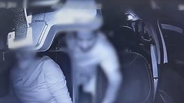 Momento del robo captado por la cámara del taxi.