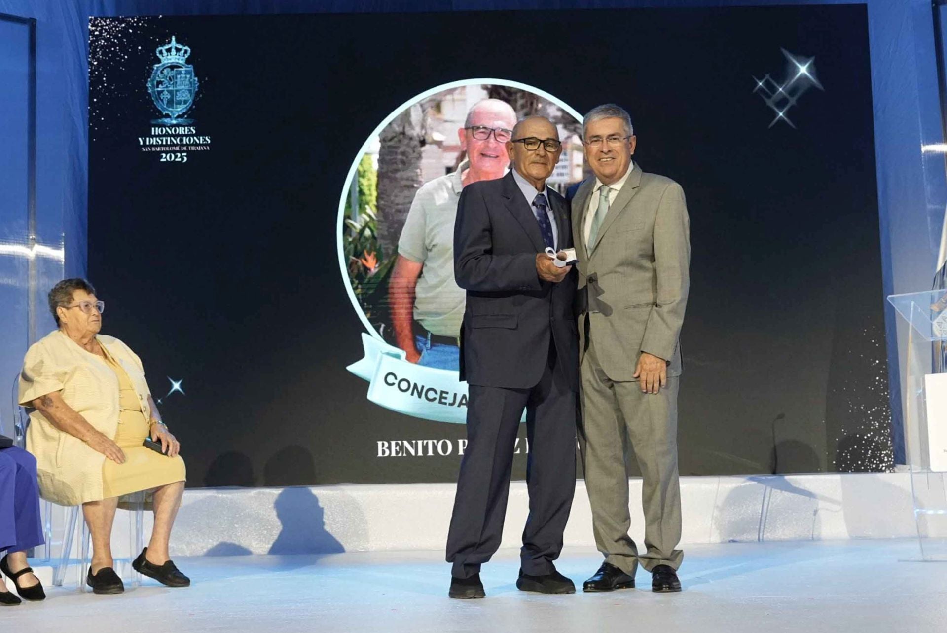 San Bartolomé rinde homenaje a once vecinos que han dejado huella en el municipio