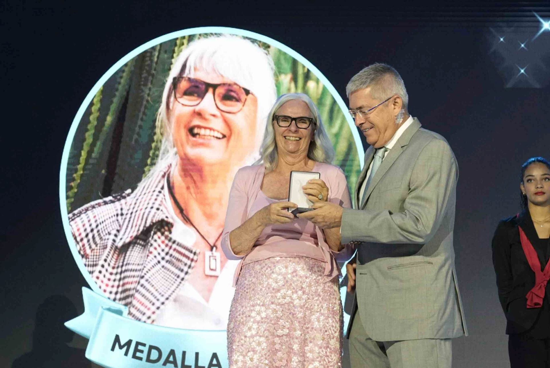 San Bartolomé rinde homenaje a once vecinos que han dejado huella en el municipio