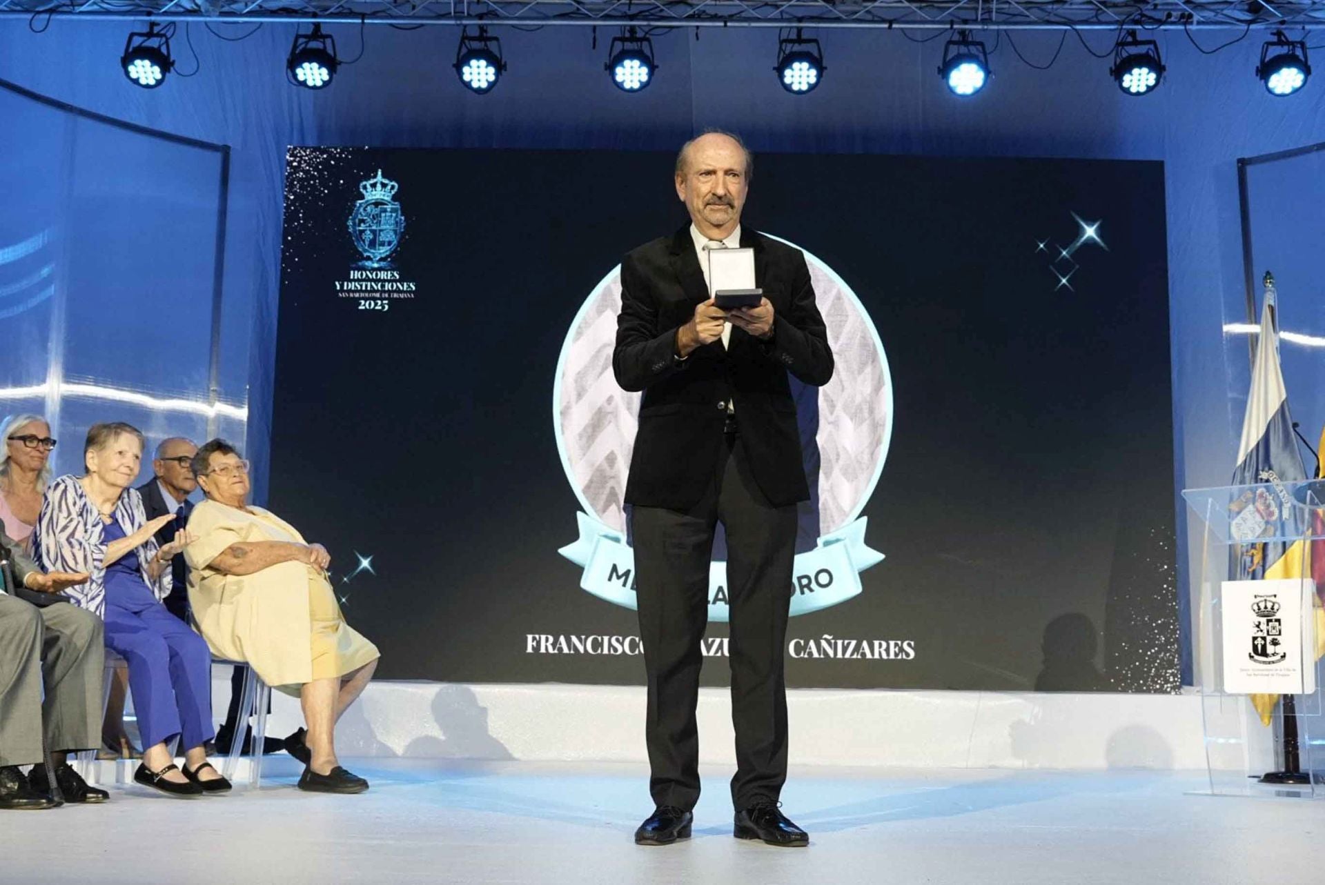 San Bartolomé rinde homenaje a once vecinos que han dejado huella en el municipio