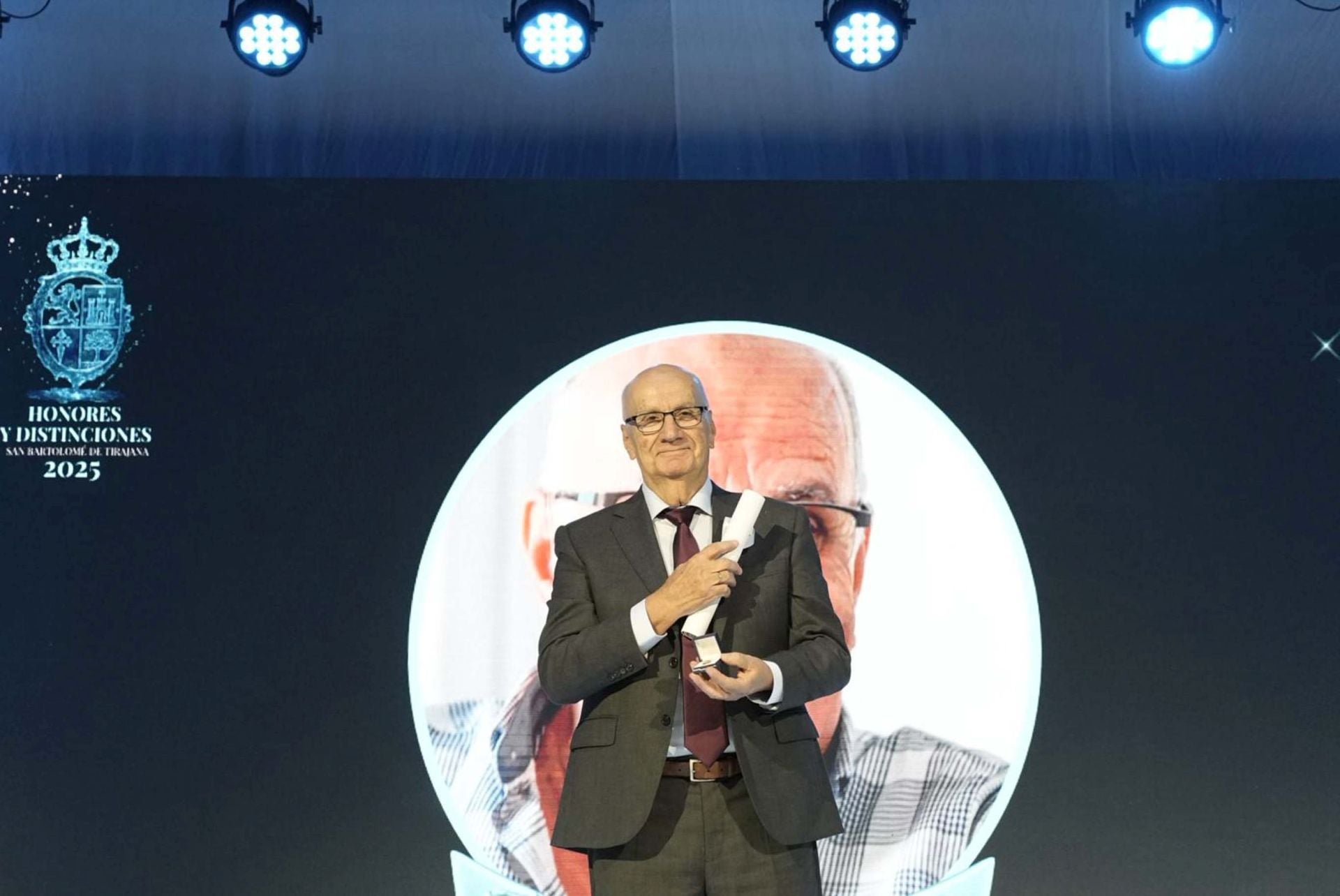 San Bartolomé rinde homenaje a once vecinos que han dejado huella en el municipio