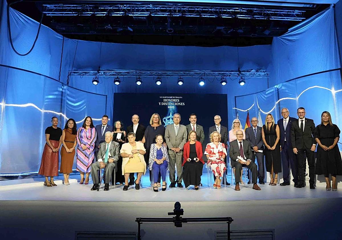 San Bartolomé rinde homenaje a once vecinos que han dejado huella en el municipio