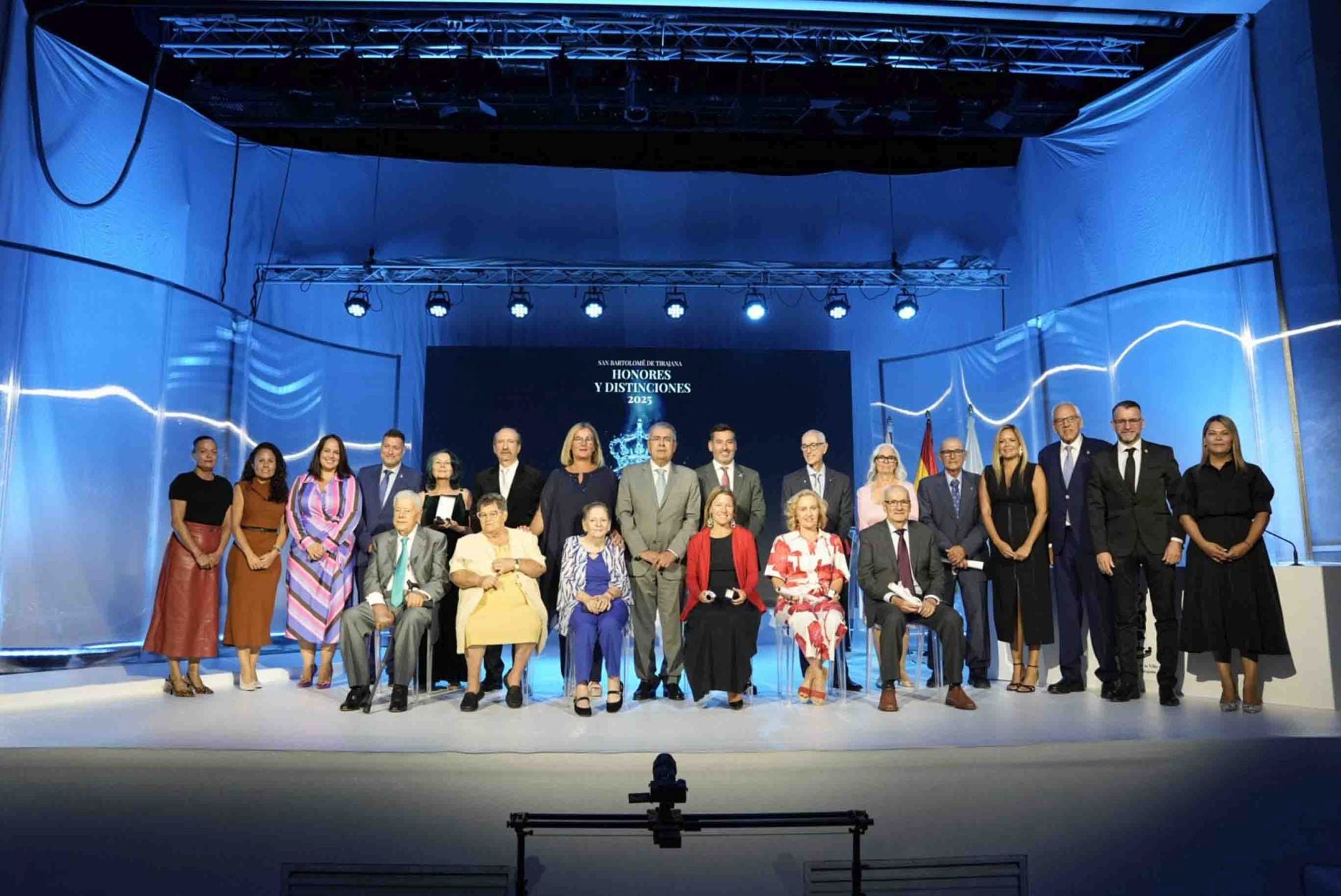 San Bartolomé rinde homenaje a once vecinos que han dejado huella en el municipio