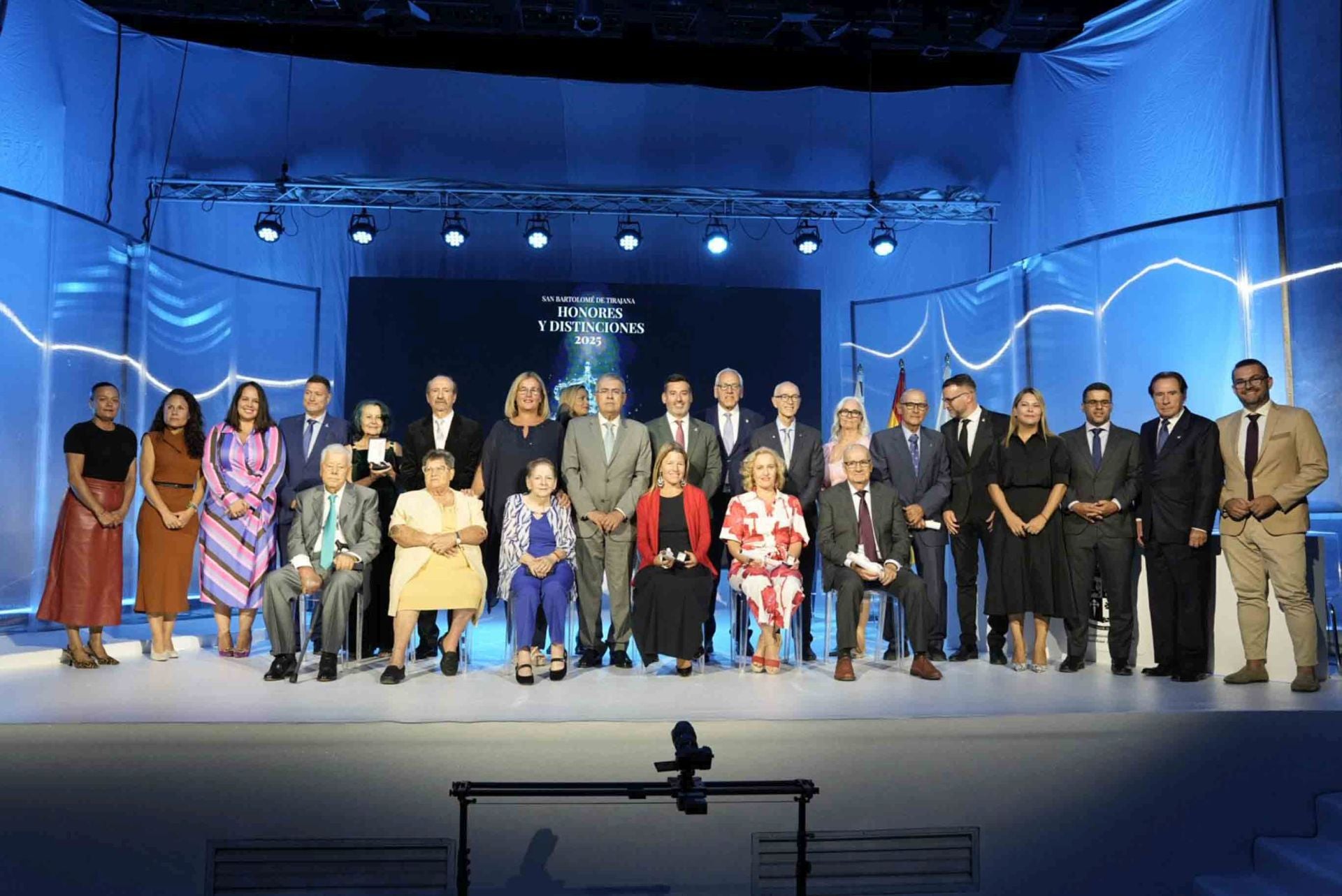 San Bartolomé rinde homenaje a once vecinos que han dejado huella en el municipio