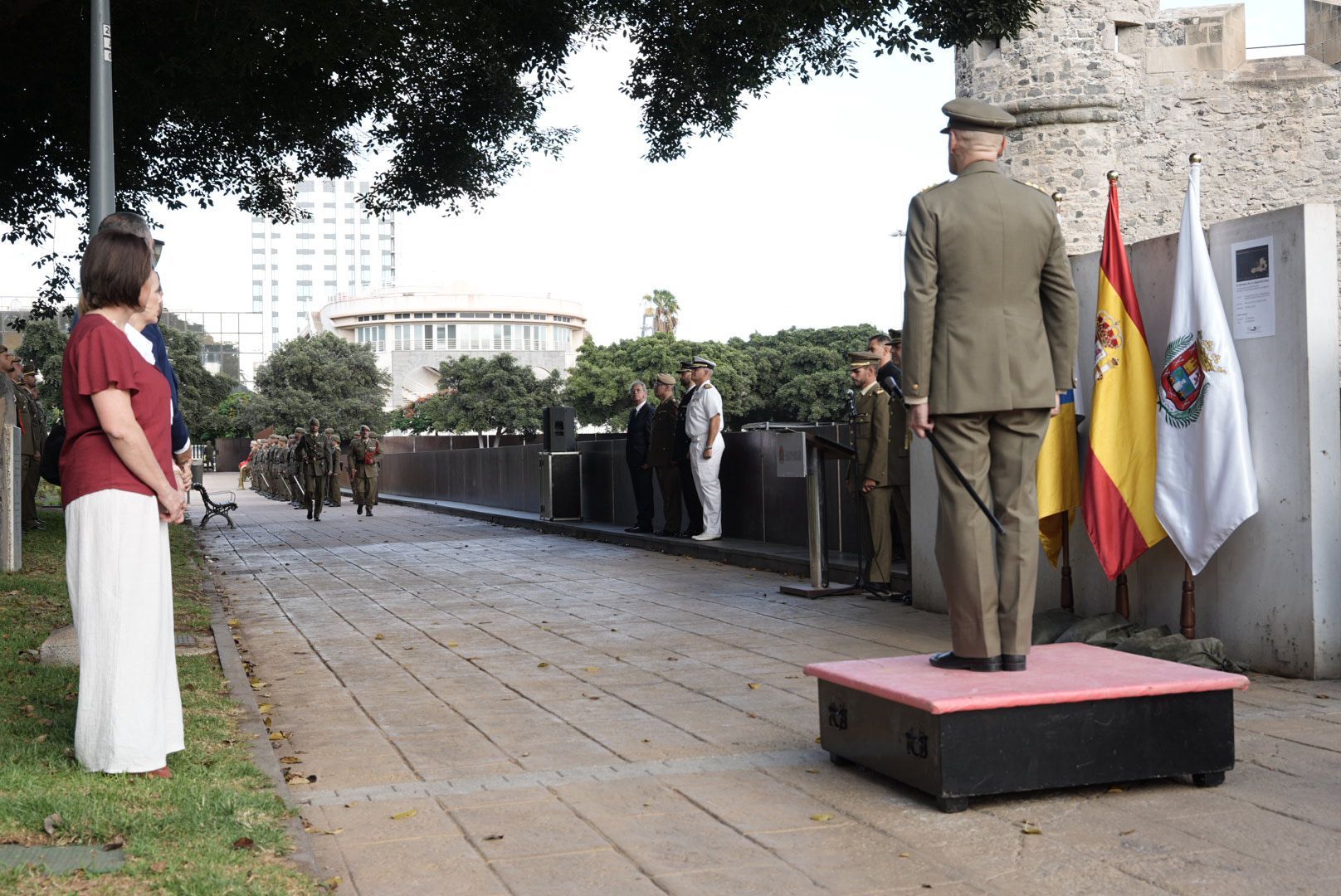 La Naval revive la historia: la recreación de la batalla naval llena de luz y tradición las calles de La Isleta