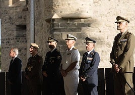 La Naval revive la historia: la recreación de la batalla naval llena de luz y tradición las calles de La Isleta