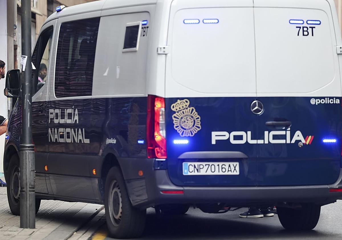 Imagen de archivo de un furgón de la Policía Nacional.