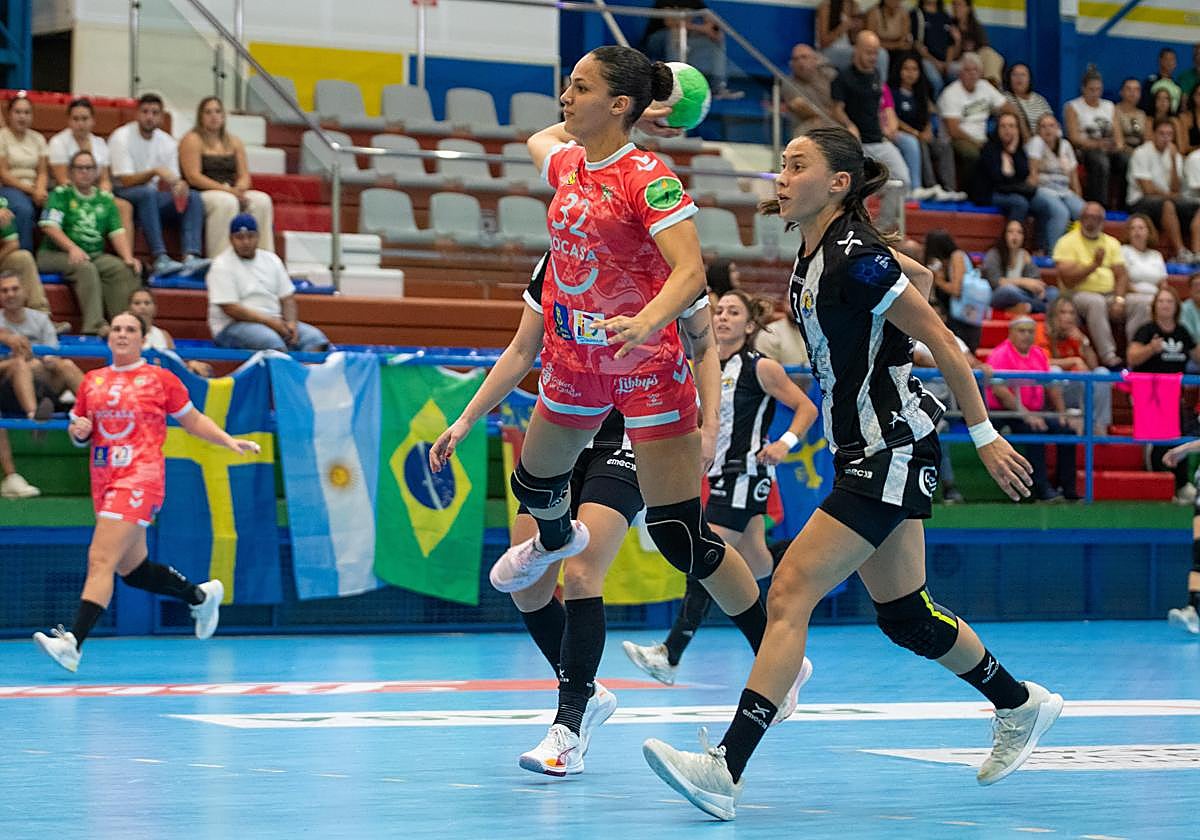 El Rocasa, sin fortuna, se quedó sin tiempo para remontar el choque ante el conjunto malacitano.