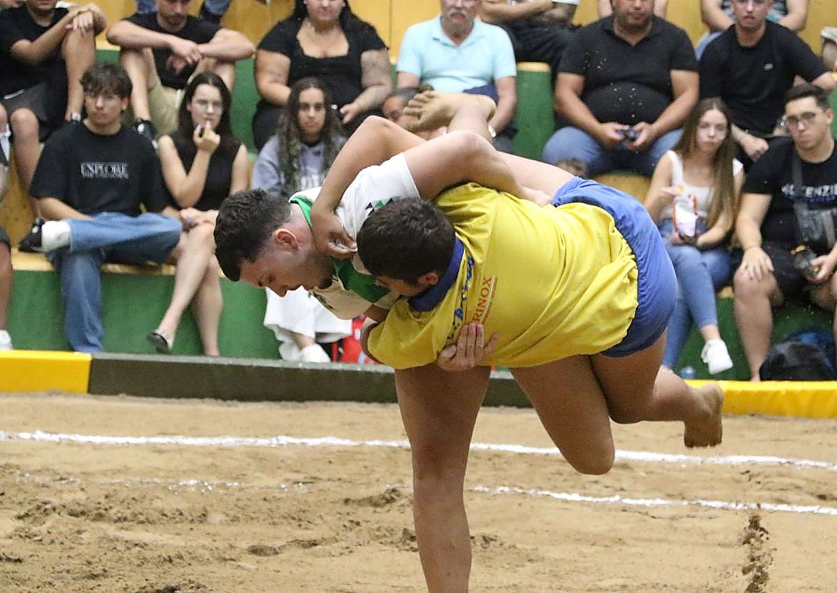 Imagen secundaria 1 - El regreso del histórico Ajódar ilusiona a la Montaña