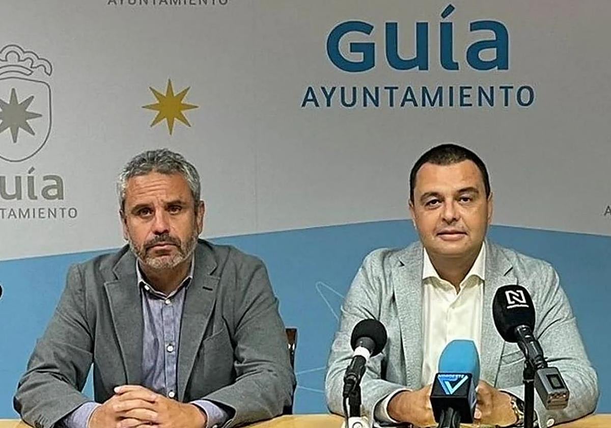 Alfredo Gonçalves, actual alcalde de Guía, junto al ex primer edil del municipio, Pedro Rodríguez.