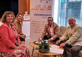 Momento de la firma del convenio entre Cajasiete y Ascoive.