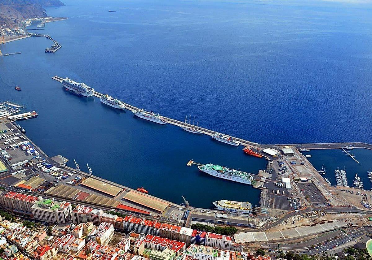 Imagen aérea del Puerto de Santa Cruz de Tenerife.