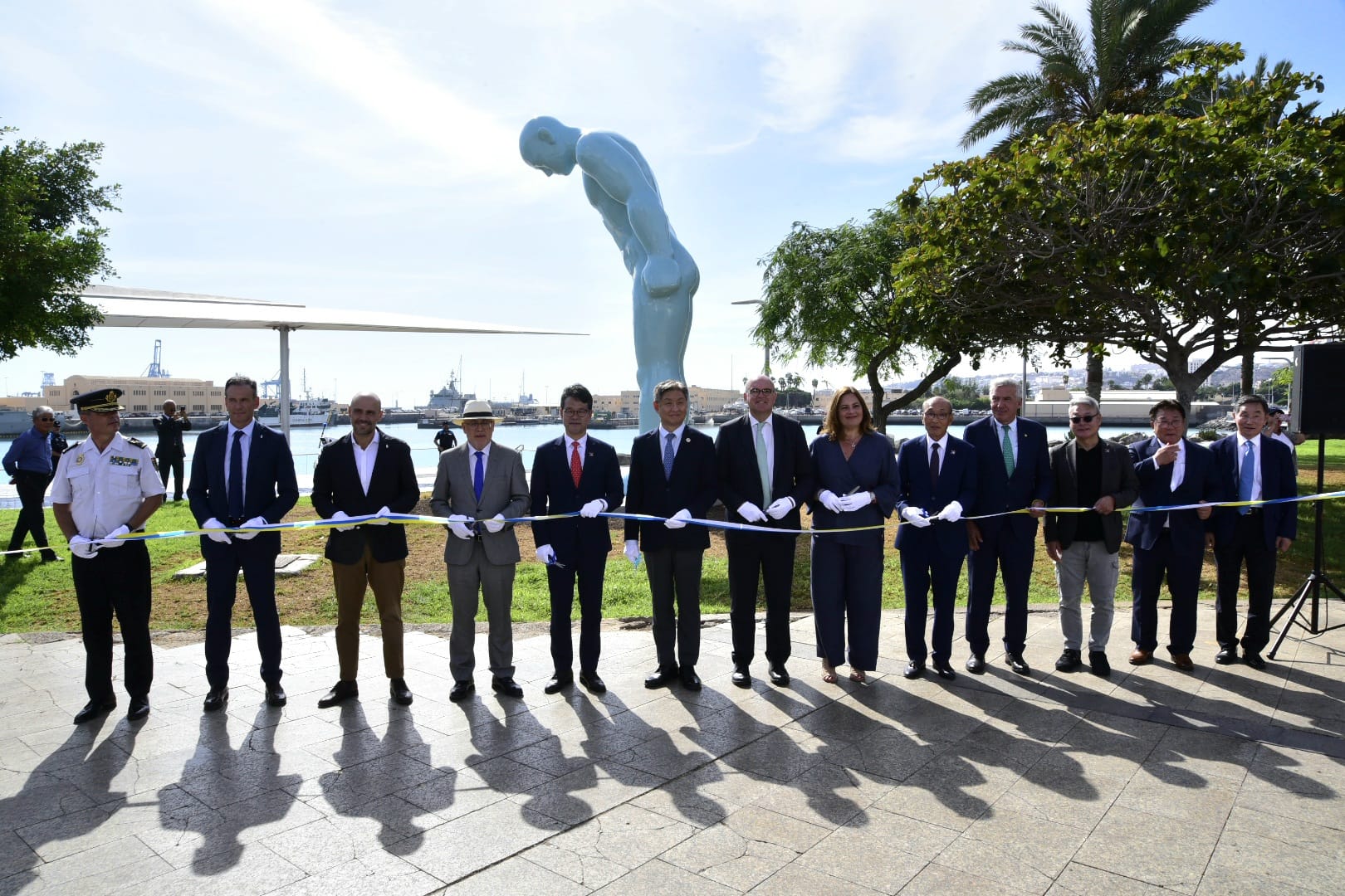 El gesto que une dos pueblos: Las Palmas inaugura el Greetingman
