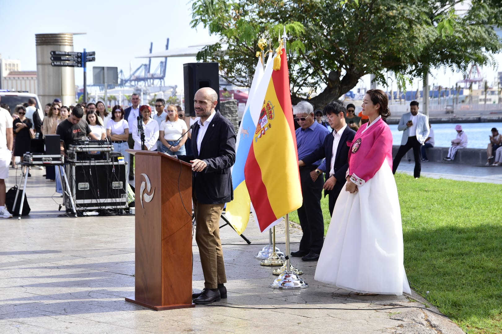 El gesto que une dos pueblos: Las Palmas inaugura el Greetingman