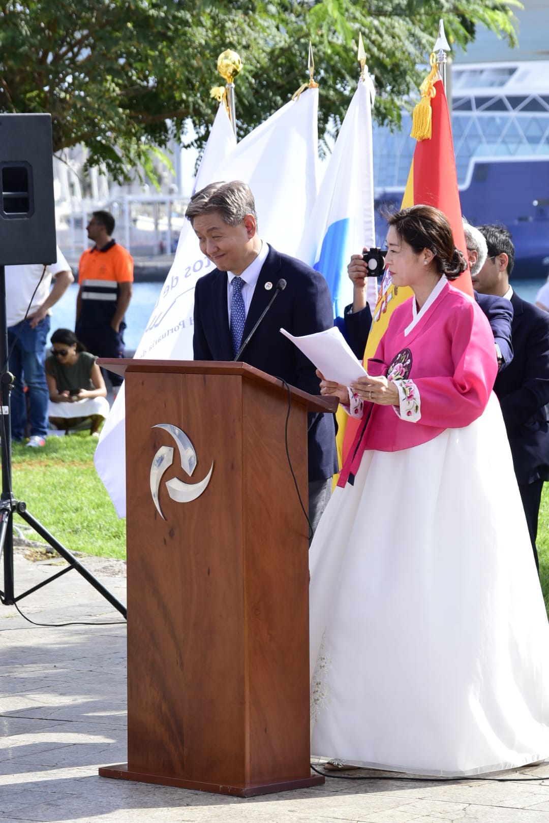 El gesto que une dos pueblos: Las Palmas inaugura el Greetingman