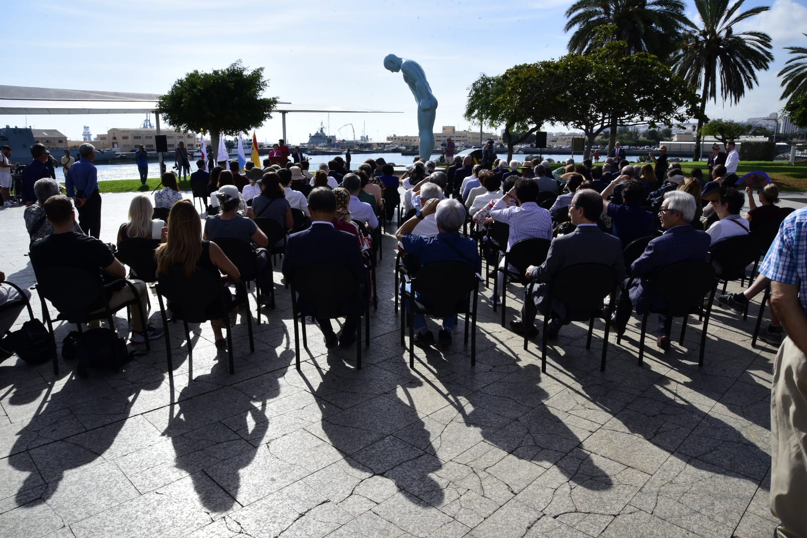 El gesto que une dos pueblos: Las Palmas inaugura el Greetingman