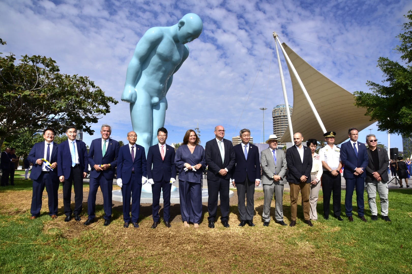 El gesto que une dos pueblos: Las Palmas inaugura el Greetingman
