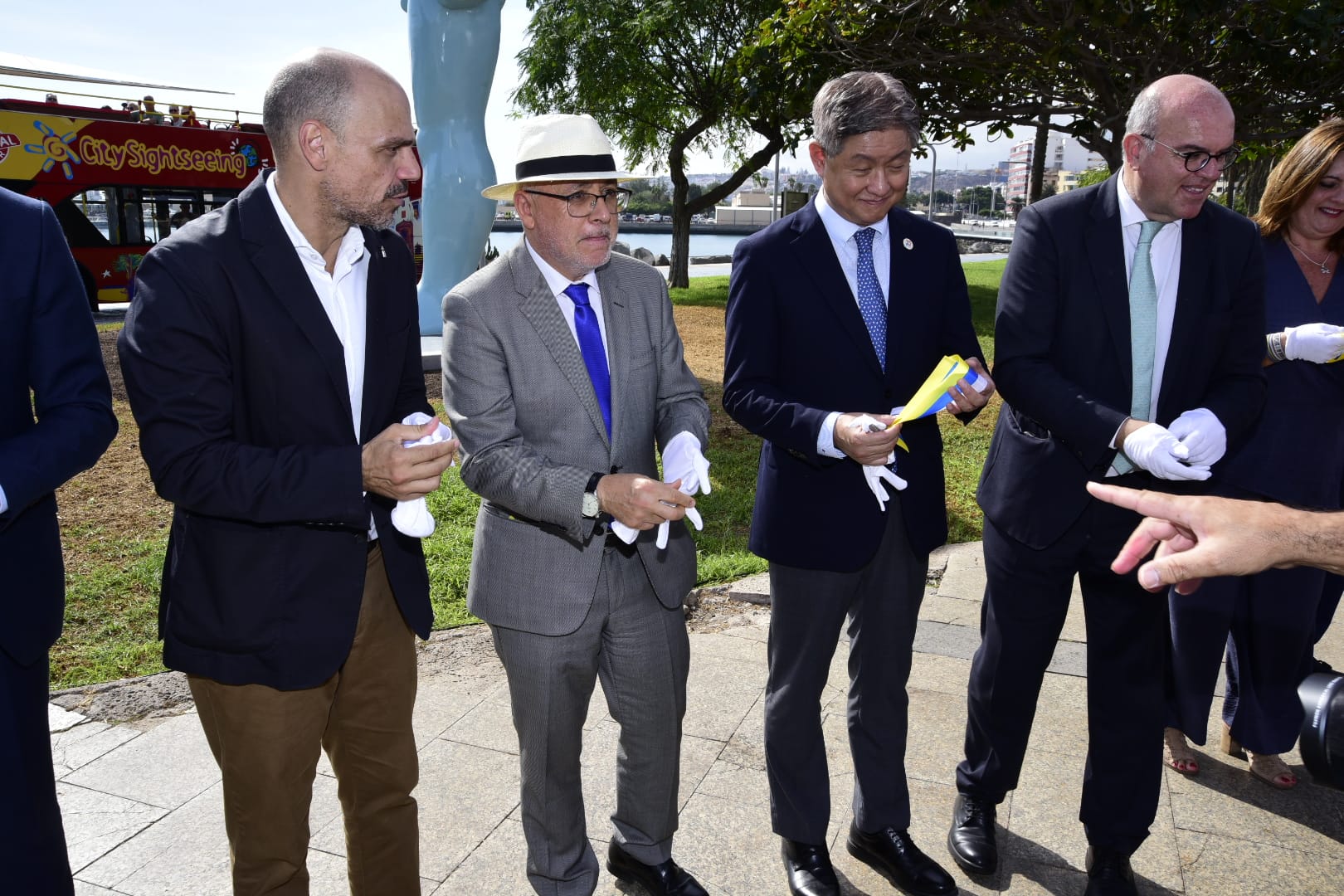 El gesto que une dos pueblos: Las Palmas inaugura el Greetingman