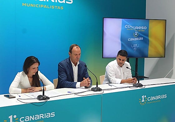 El futuro presidente de Primero Canarias junto a Valeria Guerra y Samuel Henríquez.
