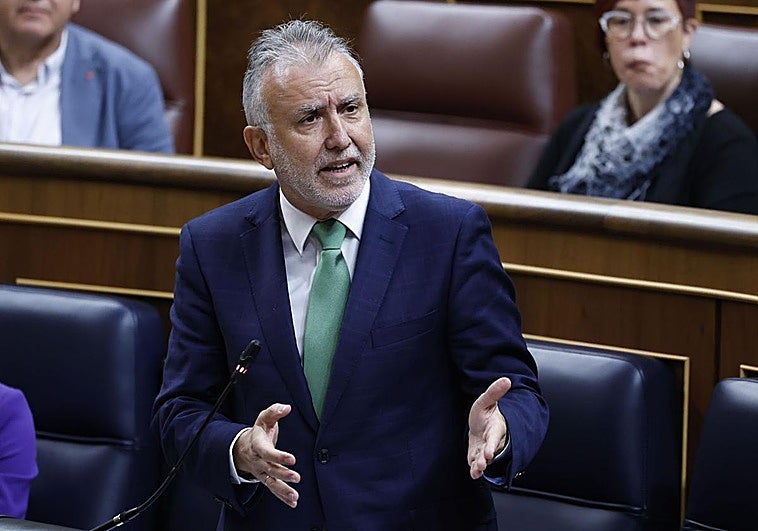 Ángel Víctor Torres se ha enfrentado al PP en la sesión de control del Congreso.