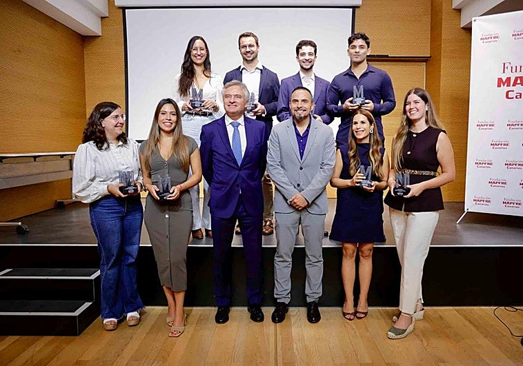 Entrega de los reconocimientos que la Mapfre concede cada año a lo médicos internos residentes (MIR) más destacados de los diferentes hospitales públicos de las islas.