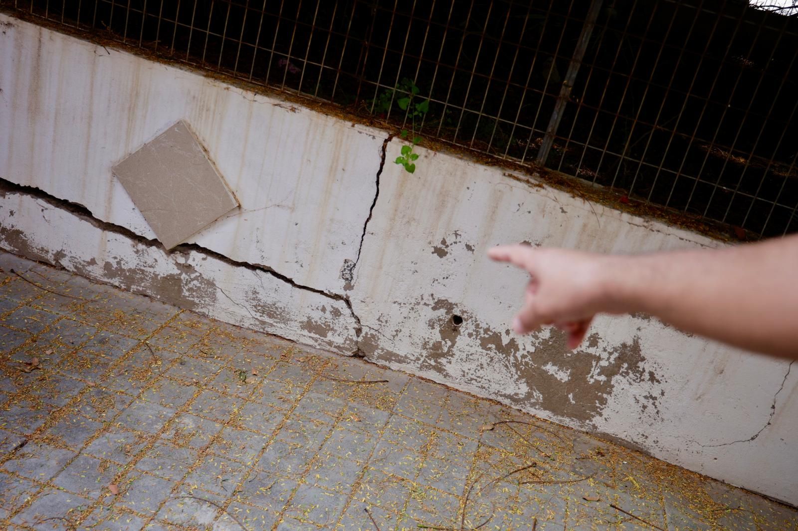 Vecinos de Escaleritas denuncian el mal estado de sus patios interiores