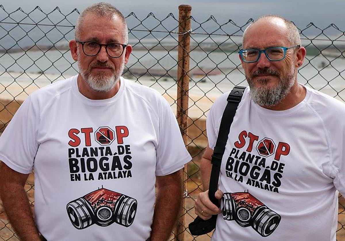 Paco y Cosme Vega, protevoces de la plataforma Stop Planta de Biogás en La Atalaya.
