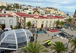 El escenario ya ocupa la plaza del centro histórico de la capital grancanaria.