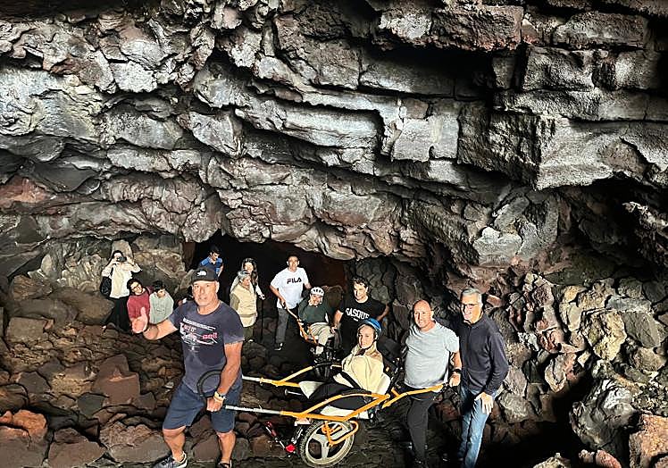 Posado de los protagonistas durante la salida.