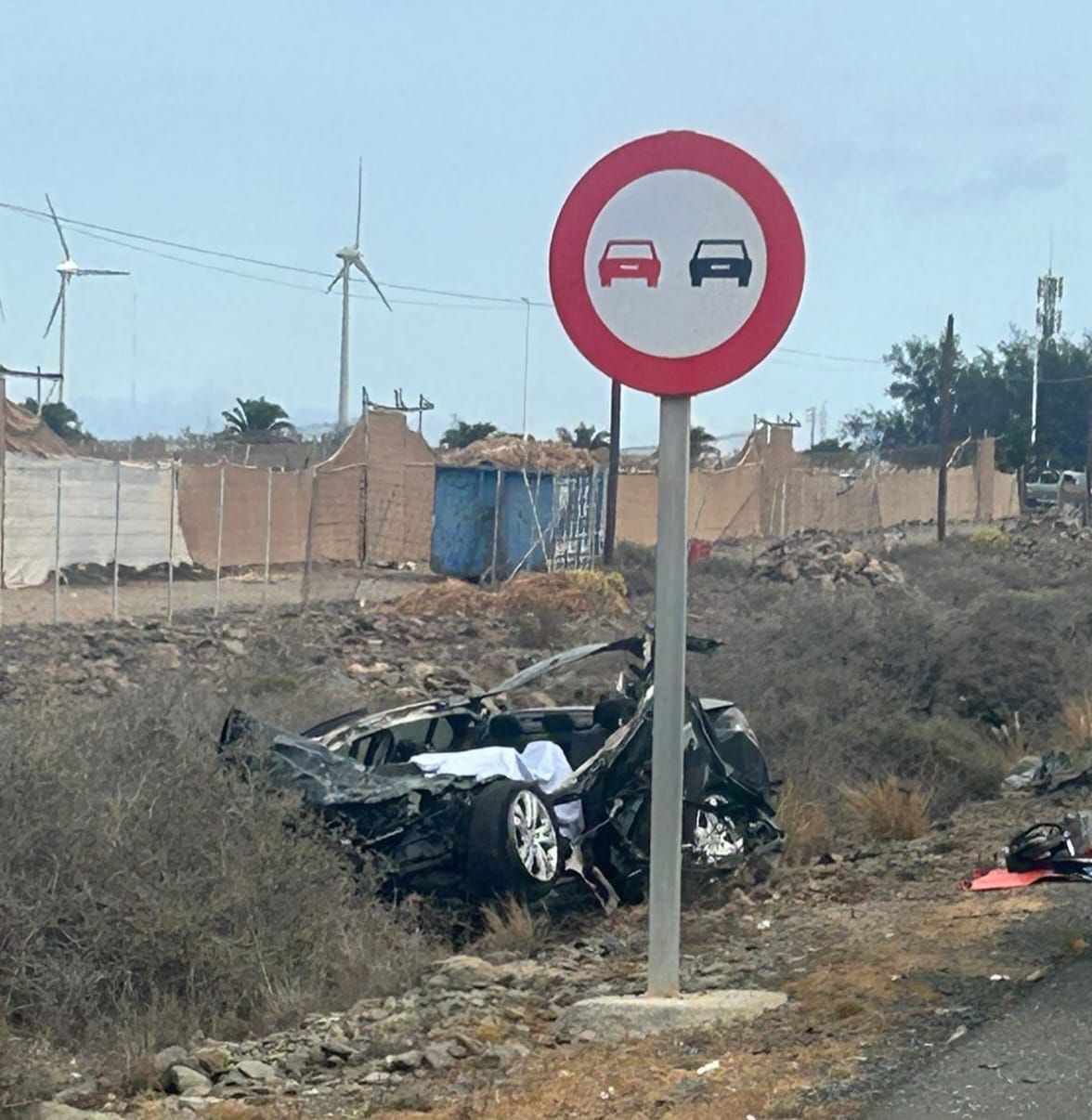 Así quedó el coche del narcotraficante tras chocar con una guagua en la GC-500
