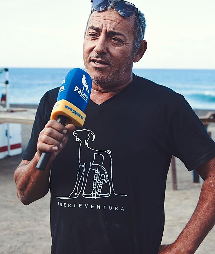 Imagen secundaria 2 - Cuatro de los escultores que elaborarán sus piezas a la vista de turistas y vecinos.