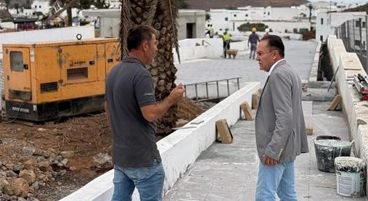 Visita del alcalde a las obras.