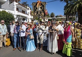 Romería de peregrinación de la virgen del Rocío para realizar una ofrenda floral a Nuestra Señora del Pino de años anteriores, en Teror.