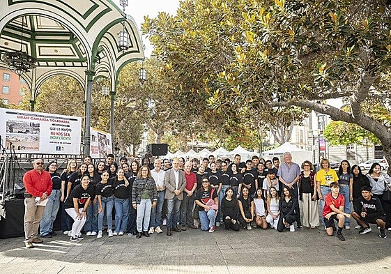 Autoridades y participantes en el encuentro celebrado este jueves.
