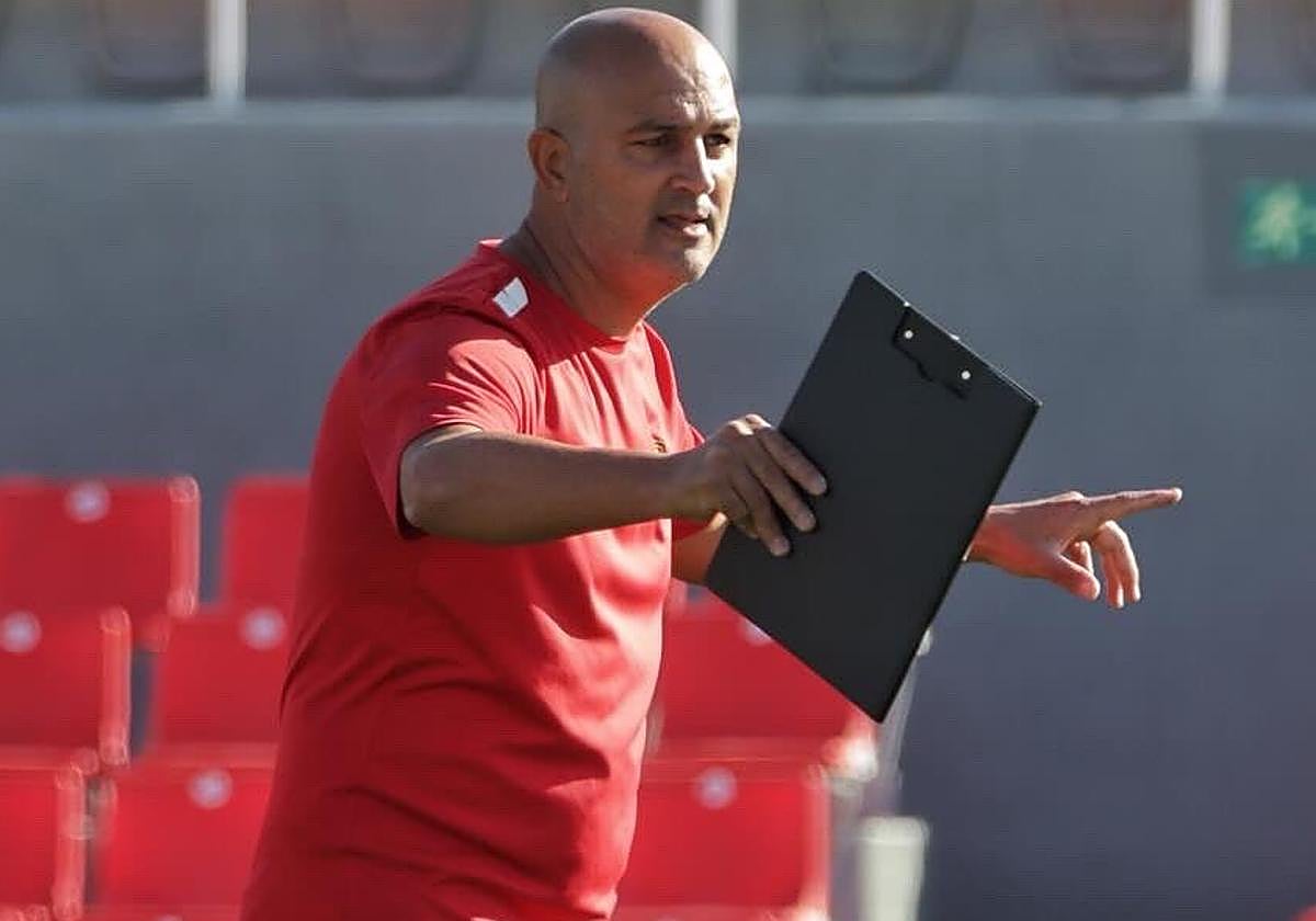 Chus Trujillo confía en sacar «todo el potencial» que atesora la plantilla aruquense.