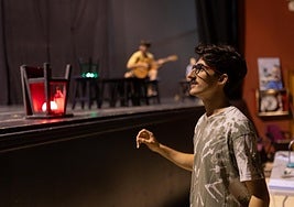 Javier Lozano, durante unos de los ensayos de 'Parque de la liberación'.
