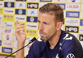 Luis García en rueda de prensa.