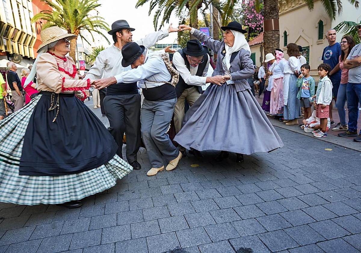 Las mejores imágenes de la romería ofrenda de La Naval