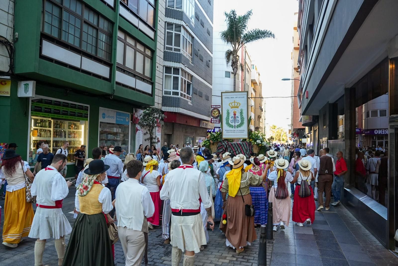Las mejores imágenes de la romería ofrenda de La Naval