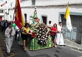 Imagen de una procesión de la Virgen del Pilar en el barrio de Casablanca.