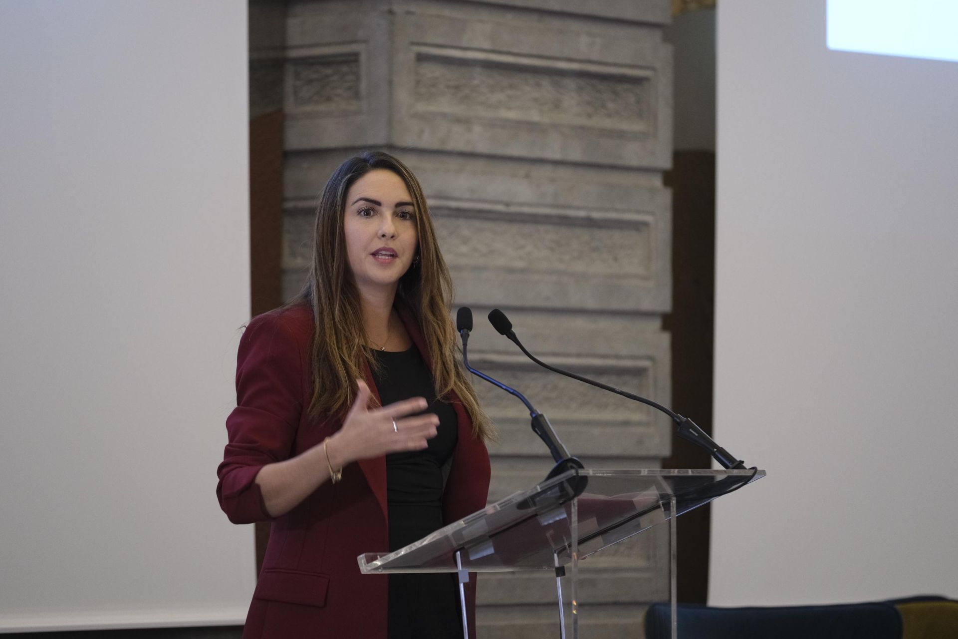 El sector marítimo debate sobre el futuro de los puertos canarios