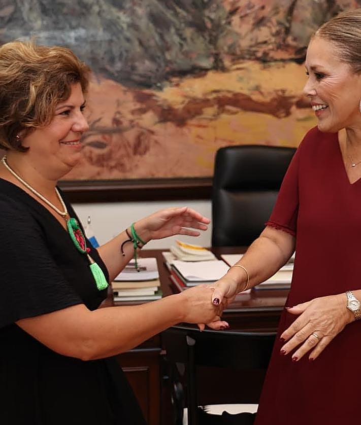 Imagen secundaria 2 - La presidenta del Parlamento recibe el Informe El Estado de la Pobreza en Canarias 2025