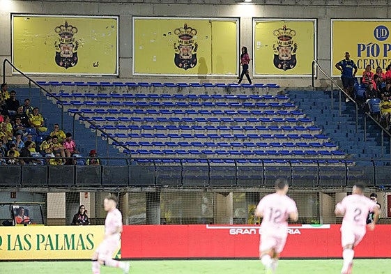 La grada Naciente, vacía ante el Eibar.