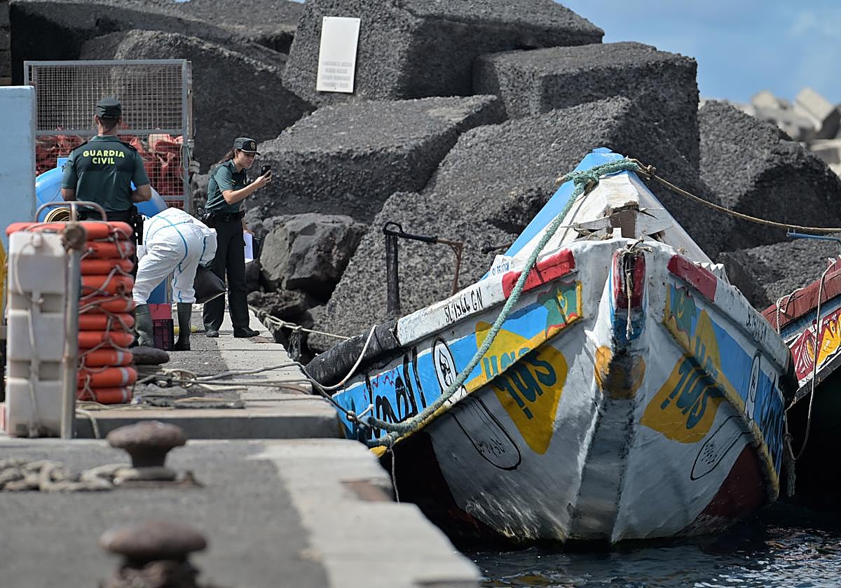 Fotografía de una patera.
