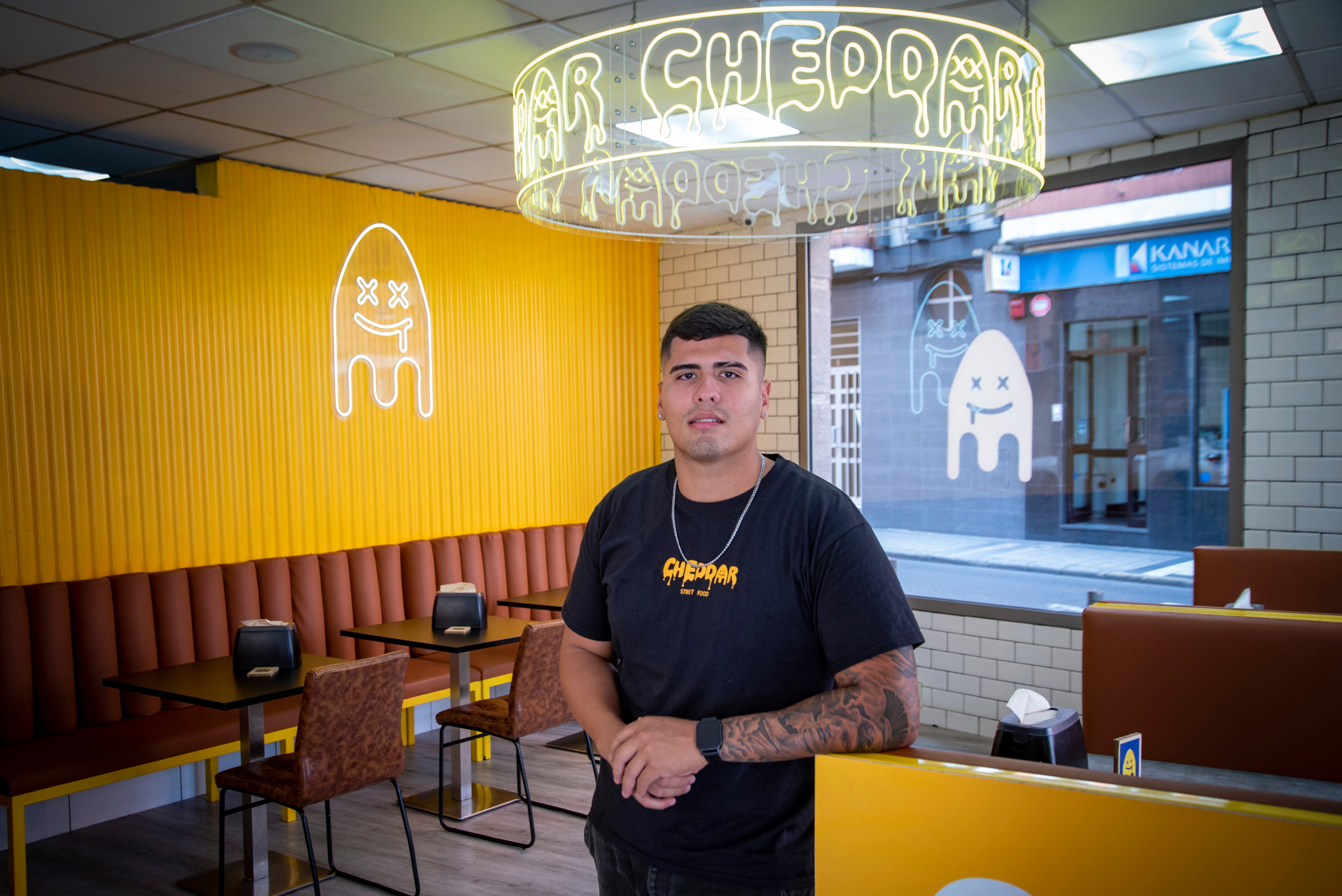 Jean Carlo Londoño, uno de los dos socios de la hamburguesería Cheddar.