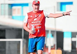 Israel Quintana, ya exentrenador de la UD San Fernandom ha sido el último de este particular baile de entrenadores en Tercera.
