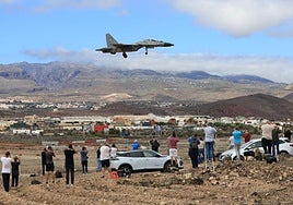 Spotters en Gando: la pasión por la aviación en el cielo de Gran Canaria