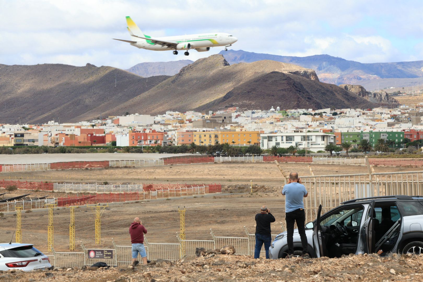 Spotters en Gando: la pasión por la aviación en el cielo de Gran Canaria