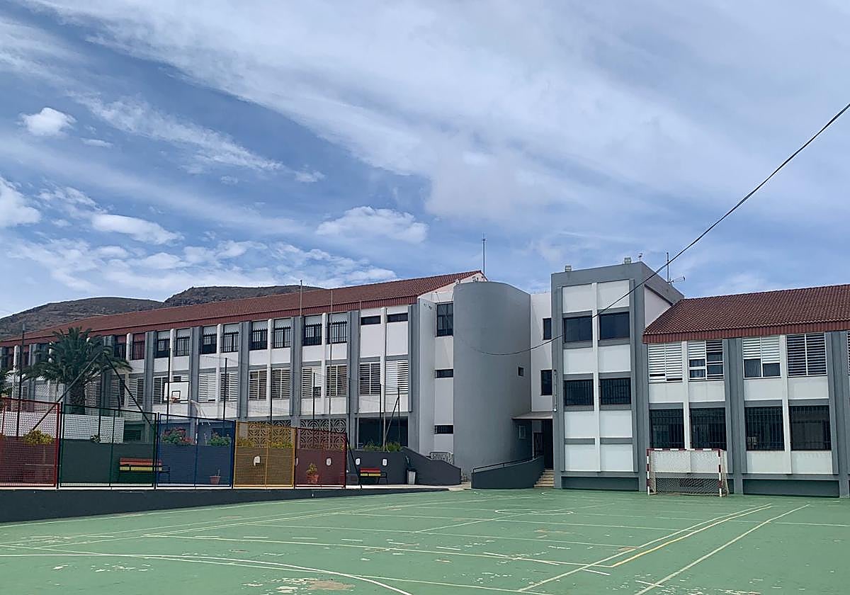 El C.E.I.P. Miguel de Santiago, uno de los centros afectados por la nulidad del contrato de limpieza.